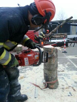 hoszaagcursus's profile picture. Wij (twee brandweermannen district Utrecht, post tolsteeg) verzorgen een zaagcursus 'hout onder spanning' op locatie voor brandweer, gemeenten en bedrijven.