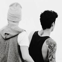 'Il tuo sorriso è così semplice e così profondo che azzera tutto il resto e fa finire il mondo.' Toccatemi Victor e vi spacco la faccia.