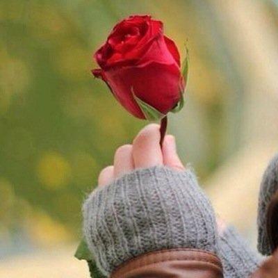 ﺍﻧَﺂ ﻓﺘﺂﻩْ ﺫﺁﺕ ﺣﻆ ﻣُﺸﺂﻛﺲ ﻭَﻣﺰﺁﺝ ﺭﺁﻗﺺْ ﺑﻴَﻦ ﺁﻟﺘﻌﻘﻞ ﻭﺁﻟﺠﻨﻮﻥ ﻟﻢ ﻳﺨﻠﻖٓ ﻟﻲ ﺷَﺒﻴﻪ ﺇﻻ‌ ﻇِﻠﻲ ﻗﺒﻞ ﺃﻥ ﺗﻘﺮﺃﻧﻲ ﺗﻌﻮﺫ ﻣِﻨْﻲ ﺛِﻼ‌ﺛﺎً ﻭَ ﺇﻥ ﺇﺳْﺘﻄﻌَﺖ ﻑ ﺃﻛﺜﺮ .. $ 1992