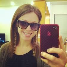 Lo:bueno de ser sincero y decir las cosas en la cara, es que disminuyen las sonrisas fingidas y los saludos hipocrivas.