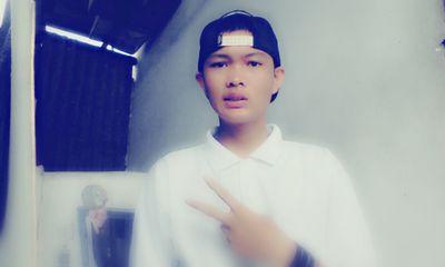 I feel so alone -_-