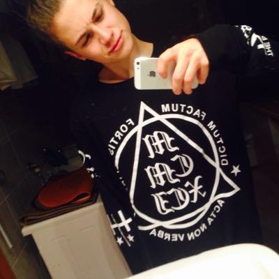 Mi chiamo Miu Ricardo
Vivo a Ferrara,sono di Bucarest (RO) 
16y/o ✖️❌✖️
Facebook : Miu Ricardo
Kik: Miu69