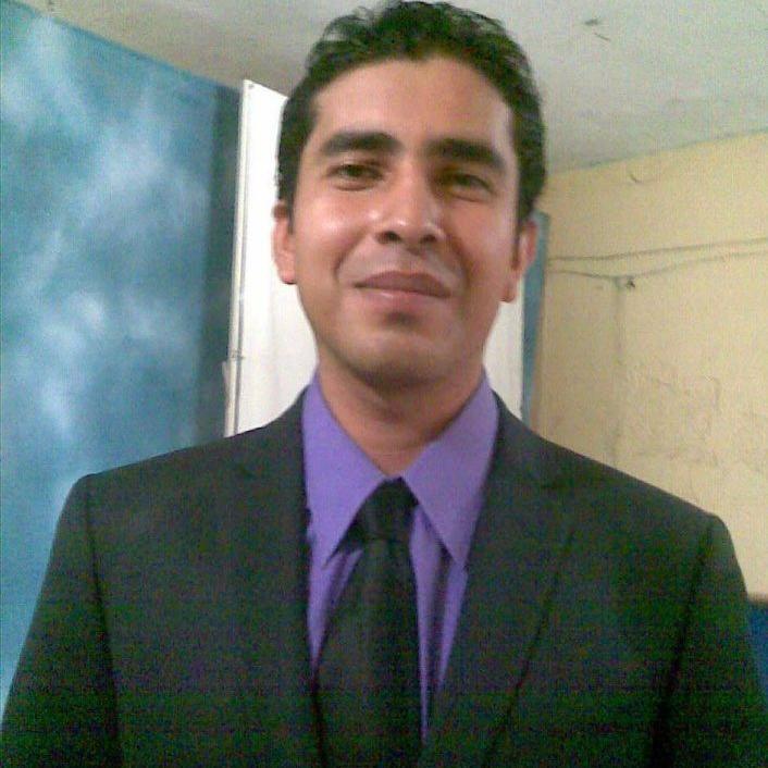 Economista / Lector de corazón/ Amante de la fotografía y del buen vino/ No hay peor ciego que el que no quiere ver