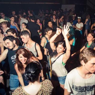 INFO TO ALL THE HYPEST HOUSE PARTIES TWEET ME IF THEIRS ANY PARTIES GOING ON, LET US KNOW!