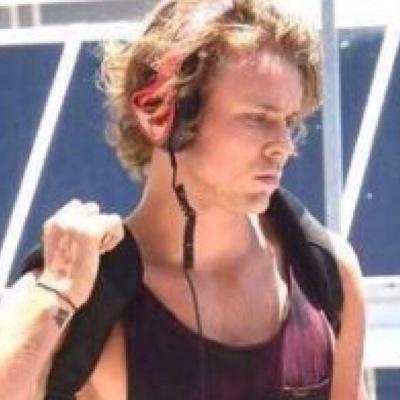 FOLLOW @LASHTONLLAMA OR I UNFOLLOW