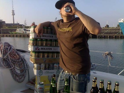 I've done a little steppin out there on a limb
but my open mind winds up closed again
I like brown bottles and cans
but that's who I am
I'm just a beer man