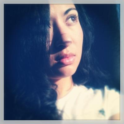 Profesora de inglés. Escritora y novelista.