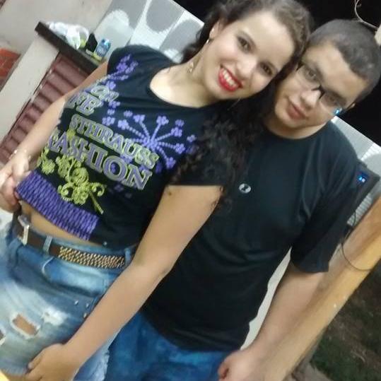 meu nome é Josiély ,tenho 18 anos,moro com minha mãe,com meu padrasto,com meu marido diego,com meu cachorro brutus ,,  atualmente estou casada,e muito feliz.