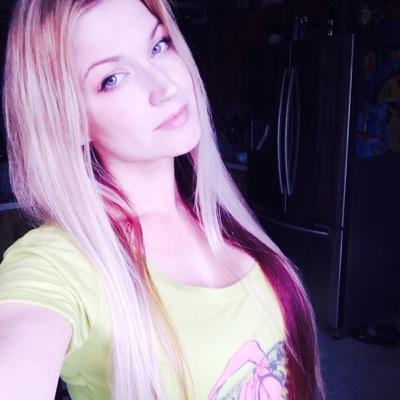 Artist who loves the Walking Dead, Game of Thrones, True Blood,  Norman Reedus, Daryl Dixon, rock music, traveling, and photography.