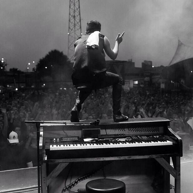 i will try with every rhyme to come across like i am dying to let you know you need to try to think