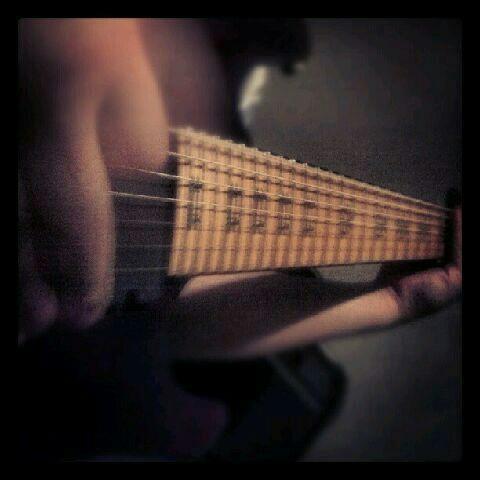 Avid 9 to 5-er, gamer, and guitarist