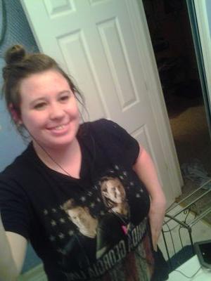 hi I'm heather knight I'm 23 still live with my mom and dad and I love to cook and I live in cross plains .tn