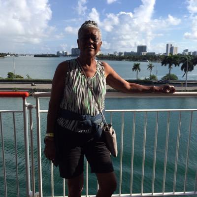 naveaxem's profile picture. 