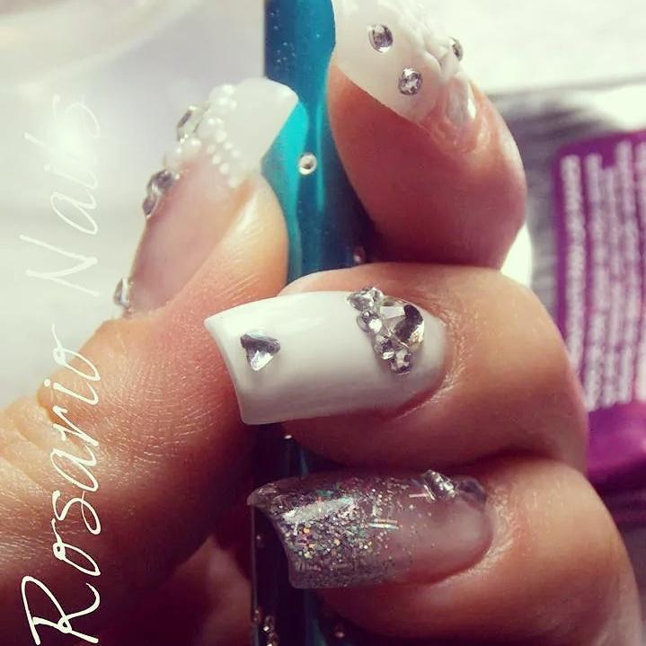 Bienvenidos al mundo de las uñas esculpidas. Mi nombre es  Carla , y soy manicura profesional , técnica certificada de  SuperNail . Visitenos en Facebook