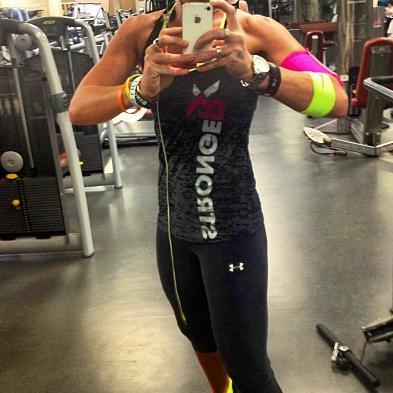 strongmommee's profile picture. 