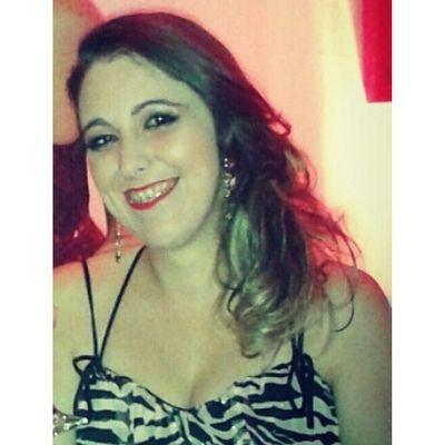 O dia mente a cor da noite.
E o diamante a cor dos olhos.
Os olhos mentem dia e noite a dor da gente.