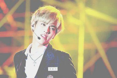 อ้ายคริสคนหล่อเด้อนางเด้อ~ เด้อเด่อๆเด้อๆนางเด่อ ตึ้งๆๆๆ ツ