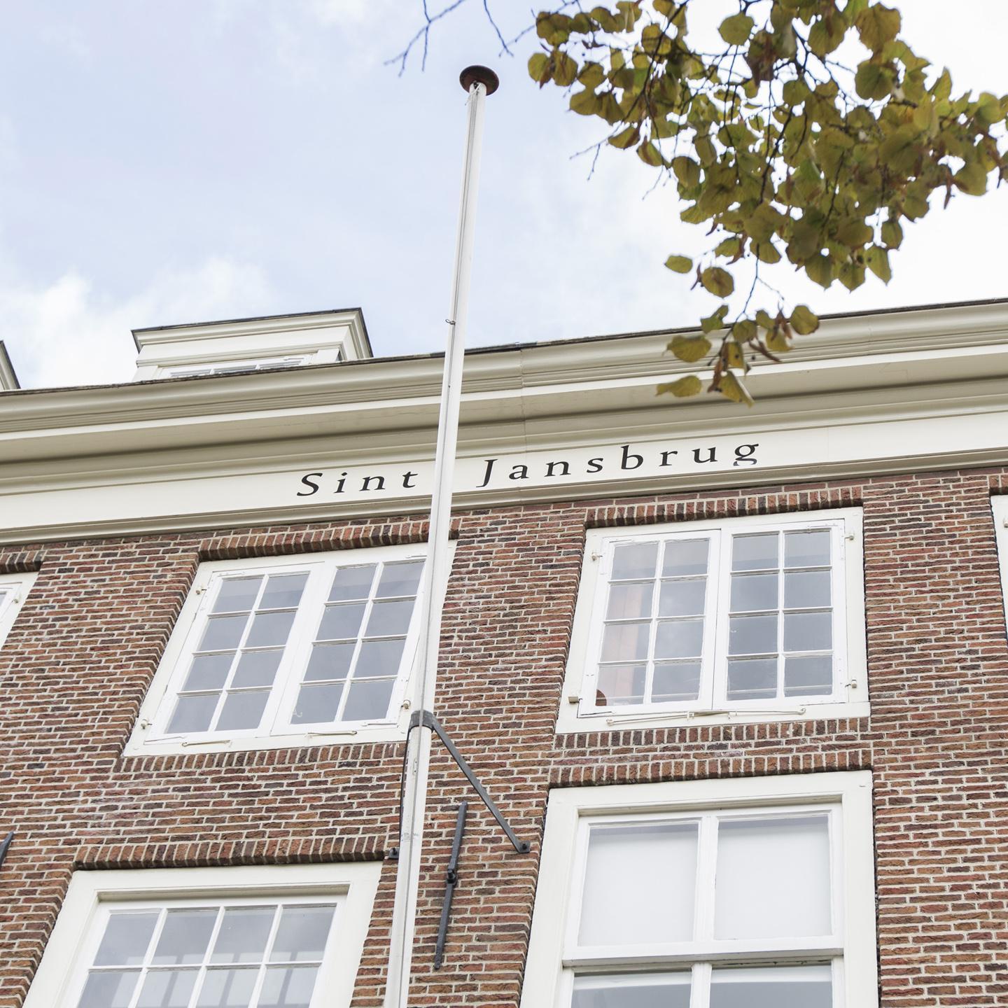 SintJansbrug's profile picture. Studentenvereniging | 700 leden | 14 gilden, 60 jaarclubs, 42 commissies | Open eettafel ma/vrij 17:45/19:30 | Sinds 1947 | Rijksmonument