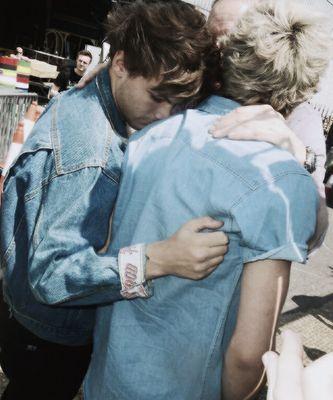 @whitekissniall / rules ↓ must favorite and rt this tweet ↓