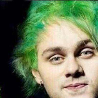 go follow @5sos_ewokalps she follows back