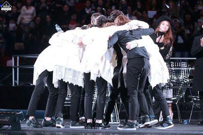 EXO-K+EXO-L+EXO-M=WE ARE ONE                                  2X5=10                                                                                     뿡빵이♥