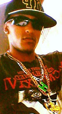 meu nome é Andrews Diego da Silva Calisto sou moreno olhos castanhos solteiro e a procura de um grande amor ♡♡♡♡♡