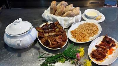 RCasaJuanandres's profile picture. Casa Maragata fundada en 1999 como Restaurante , de la idea familiar de dar a conocer la Cocina y productos de la zona como el Cocido Maragato