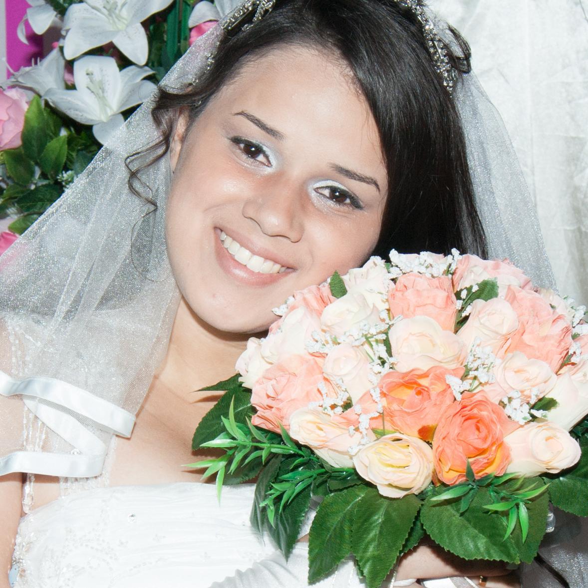 Cristã, Serva do Deus Altíssimo, Casada Com Cássio Oliveira.
 Sou Filha Dos 3 Pai,Filho & Espirito Santo.
 Ja Cantei E Ainda Canto... Obrigada Senhor Por Tudo.