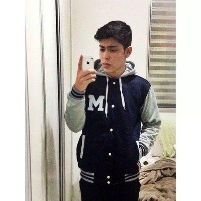 Quem nasceu pra ser Zerrie nunca vai ser Larry    - Now kiss me you fool-