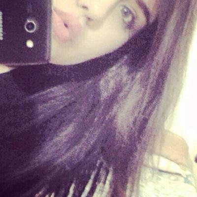 ‏ﺂلدنيا لو غيرت فينآ ﺂلف عآدھ ، ،
      ﺂلقلوب ﺂلوفيہ تبقى وفيہ ، ♡