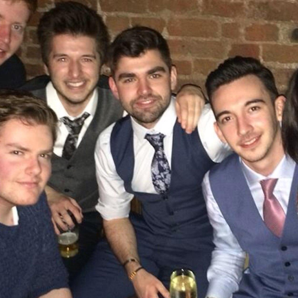 24 year old Journalism graduate. Chef. I drum. Also been known to cycle and partay. EFC.