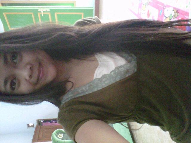 avida_rina's profile picture. no day without twinning ┌∩┐(◣_◢)┌∩┐ (︶.︶メ)