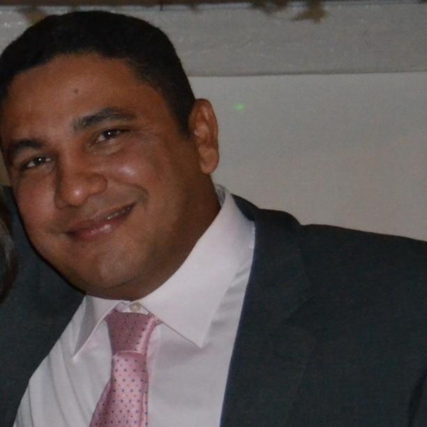 guajiro echado pa'lante, empresario, agricultor, comerciante y ganadero amante empedernido del campo, Defensor y voz del pueblo” instagram @barrancas27 .