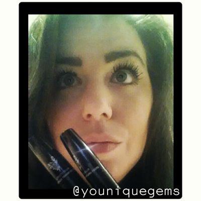 Younique Blue Status Presenter