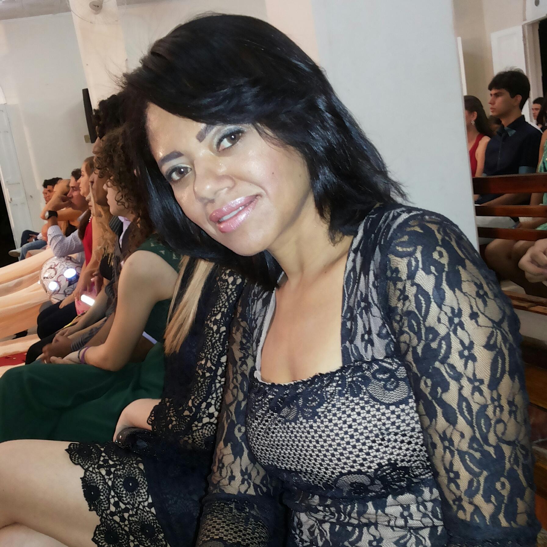 Que a vida vá tomando um rumo certo, que as lágrimas virem sorrisos, que os sonhos se tornem realidade.