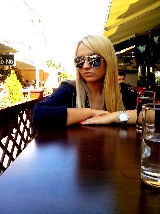 AnitaJ1987's profile picture. 