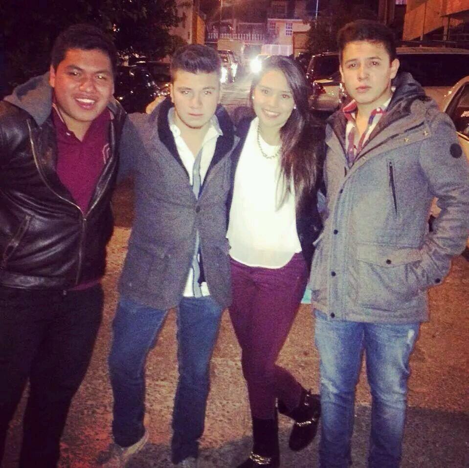 creativo, divertido,buena onda,original y cursi haha etc XD