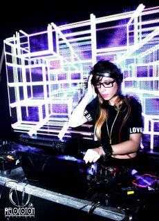 •lawyer / i ❤️ love play beats http://t.co/jYoIMpA7hH / • vikkifr@gmail.com