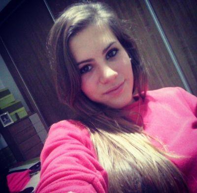 15 primaveras❤ La vida no te enseña a ser fuerte, te obliga a serlo.