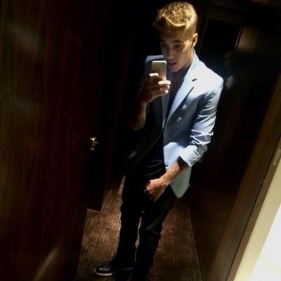 Follow @merrygoldaddict