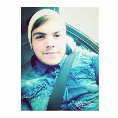 Josuehelado's profile picture. Estudiante en añaza peluquería desde los 95 oyendo música de chris Brown , salir de fiesta , y todo eso