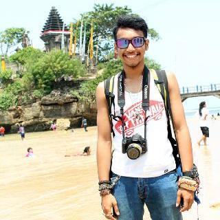 Business man wannabe. street fighter and a part of KOSTER MALANG. important people of my life are family,friends and my ideology