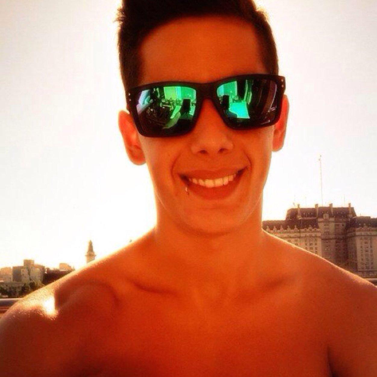 No tengo nada que haces solo mirar tu foto de perfil :3