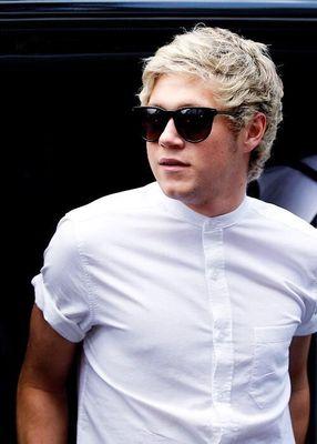 this is a free follow from @moonlight_louis       follow her, she'll follow back