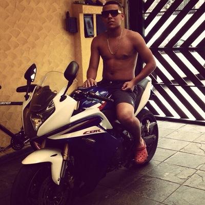 Não viva para que a sua presença seja notada, mas para que a sua falta seja sentida. snap -- lucas.costa8989