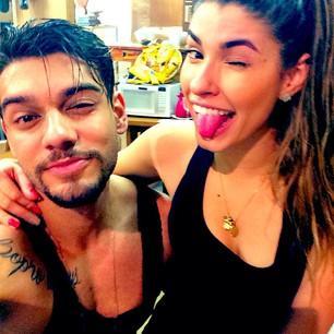 Mas eu só quero lembrar
Que de 10 vidas, 11 eu te daria
Que foi vendo você
Que eu aprendi a lutar...                                   Lucas E Aninha
