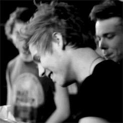 ☾☼☽single and hungry ☼ 1/3 of the thot three ☼ heck no/4 ☼ 5 Seconds of Summer & The Youtube Crew are life☾☼☽