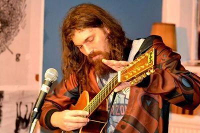 Bored of verse, chorus, verse, chorus, end. Wishes many people would shut their mouths when they have nothing to say. Who said music had to have lyrics anyway?