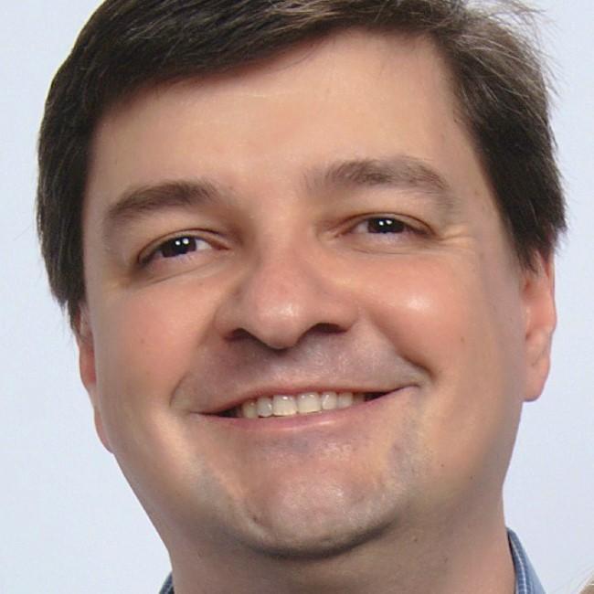 Family guy and entrepreneur passionate about robotics, electric vehicles and autonomous vehicles.
