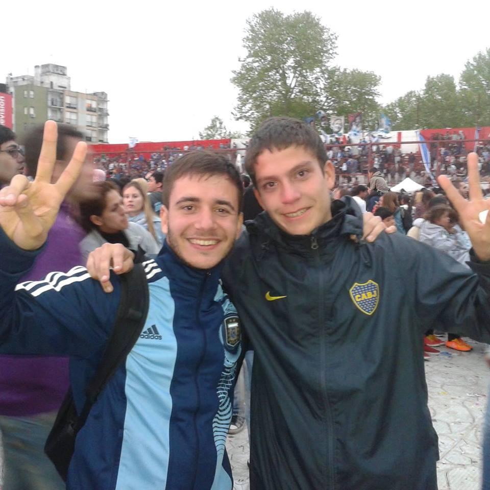Algún día futuro boga, hincha de Racing. Paul como Beatle, claramente.